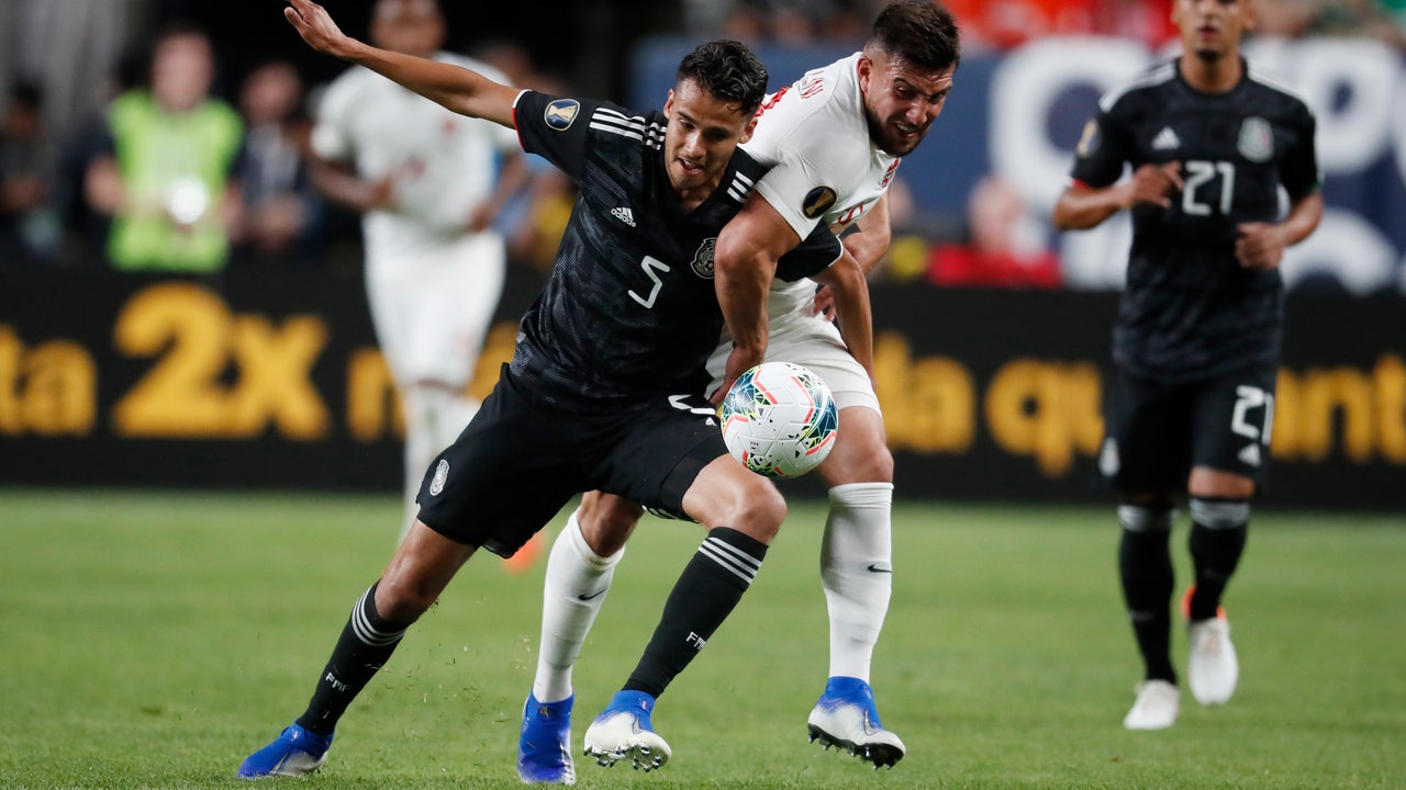 Guardado scores 2 as Mexico beats Canada 3-1